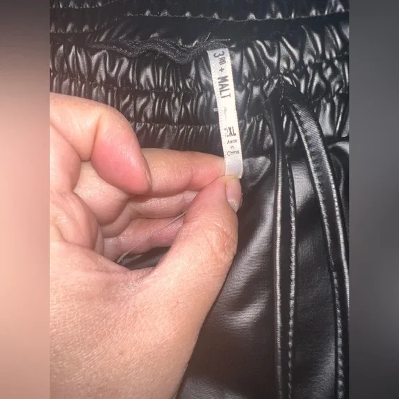 🖤NWT 3rd + Malt Black Faux Leather wide leg pants size 2X - Picture 5 of 6